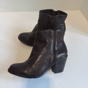 Arturo Chiang - Sprinkle Fudge Leather Ankle Boot Size 5.5